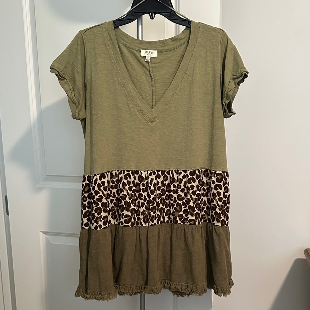 Umgee Olive Green Tiered V-Neck Tunic with Leopard Band Sz S